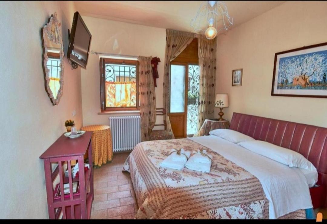 مبيت وإفطار سان بنيديتّو ديل ترونتو Castello المظهر الخارجي الصورة